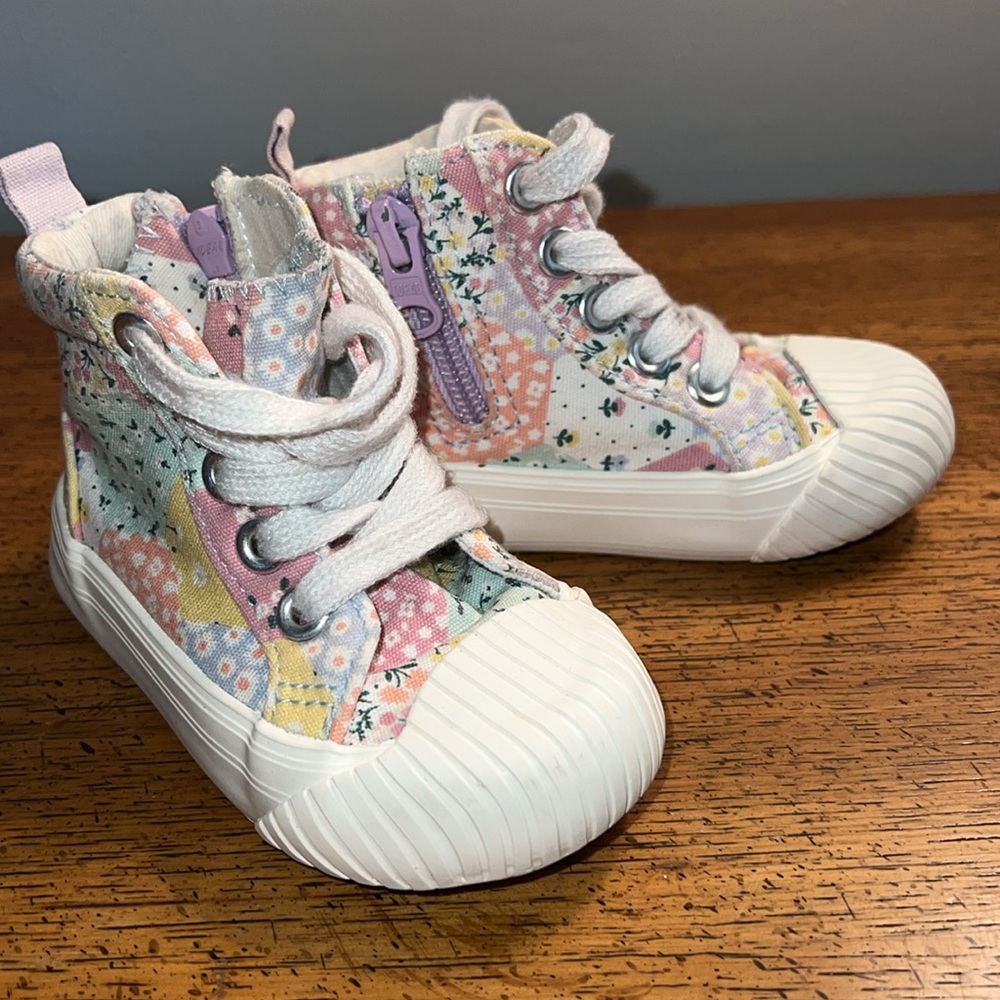 Cat & Jack patched sneakers 🌸